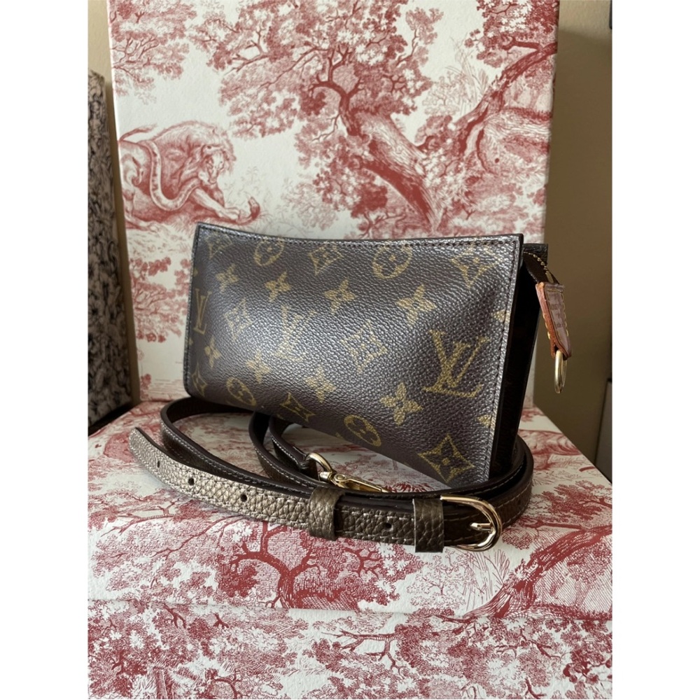 LOUIS VUITTON Pochette Accessoire monogram crossbody - Picture 3 of 8
